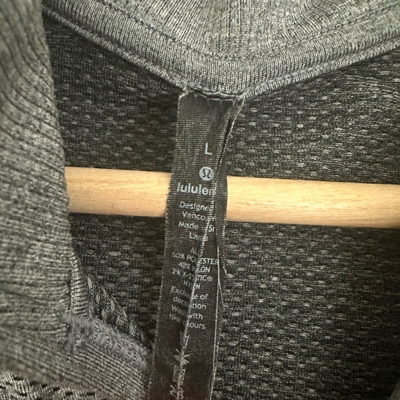 Lululemon men’s large gray half zip sweatshirt in great condition - Picture 2 of 3